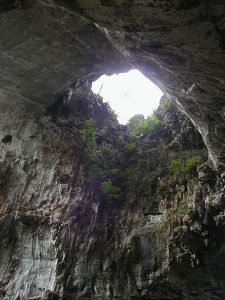 タイ　カンチャナブリートレッキングツアー　洞窟