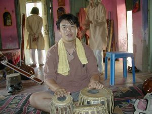 インド　ベナレス　太鼓の練習
