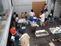 岐阜　FrameWork設計事務所　七郷の家　中庭でバーベキュー　BBQ