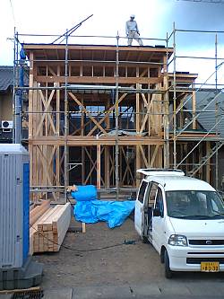 岐阜のFrameWork設計事務所の現場「三橋の家」　屋根葺き完了です