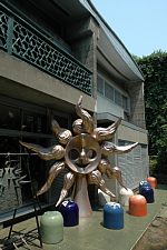 建築家　坂倉準三さんの作品　1953年　岡本太郎記念館の外観です