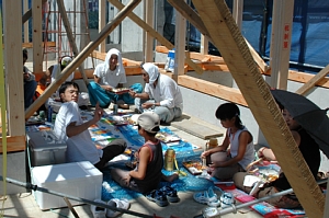 岐阜のFrameWork設計事務所の現場「西中島の家」の上棟　お施主さんと一緒に昼食