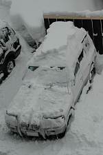 パジェロで岐阜県の世界遺産白川郷へ 車は雪の中に埋もれてました