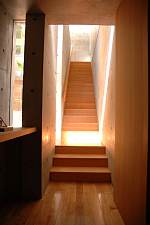 岐阜　FrameWork設計事務所　七郷の家　光が降り注ぐ階段